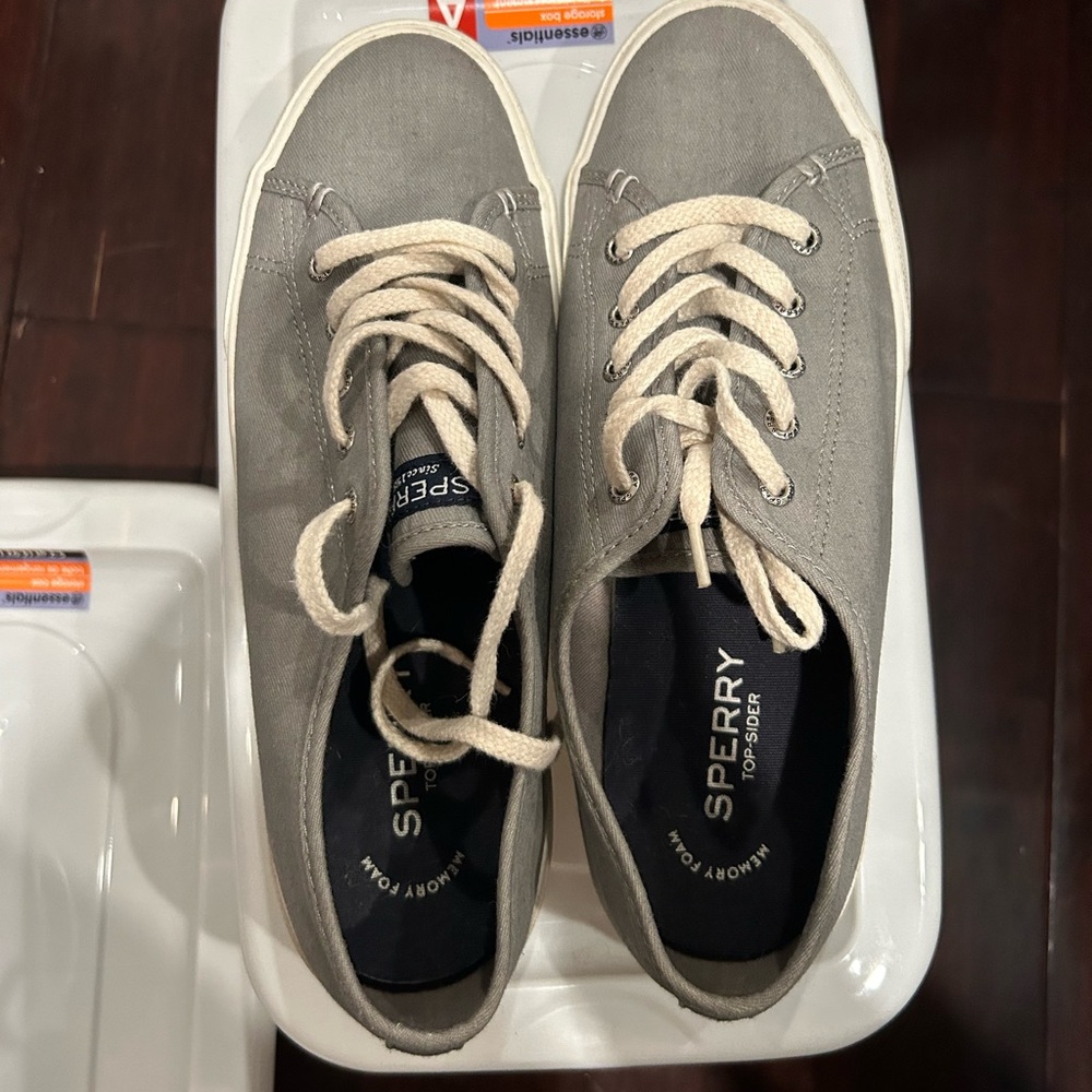Sperry Sneakers